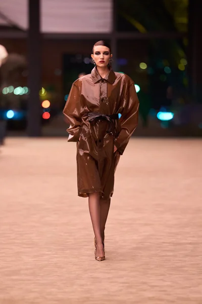 Look 27